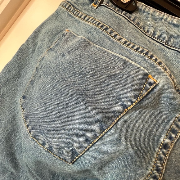 Alice + Olivia Denim with Floral Embroidered Accents Jeans - Picture 12 of 16